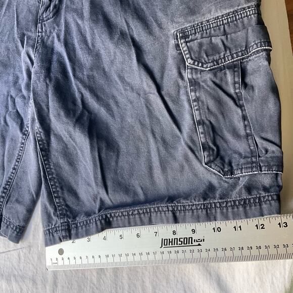 St. John's Bay Men’s Cargo Khaki Shorts w Side Pockets size 40, Blue - Picture 3 of 12